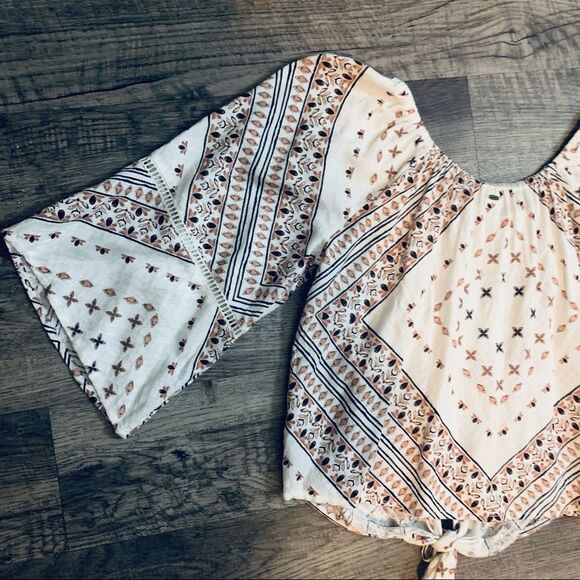 Rip Curl Off Shoulders Cropped Flare Sleeves Top - Picture 9 of 11